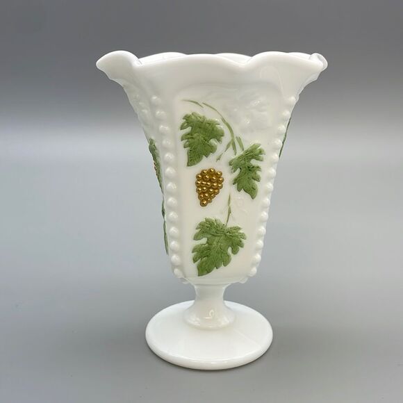 Westmorland Vintage Milk Glass Beaded Crimp Edge Grapevine Vase 1950s - Picture 4 of 11
